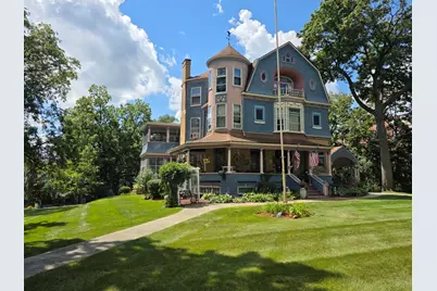 705 W Highland Avenue, Elgin, IL 60123 - Photo 2