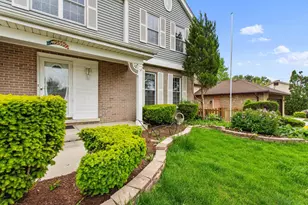 10S241 Wallace Dr, Downers Grove, IL 60516 - Photo 2