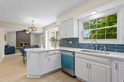 10S241 Wallace Drive, Downers Grove, IL 60516 - Photo 10