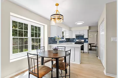 10S241 Wallace Drive, Downers Grove, IL 60516 - Photo 8