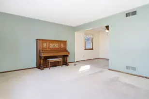 1327 Timberline Dr, Joliet, IL 60431 - Photo 6