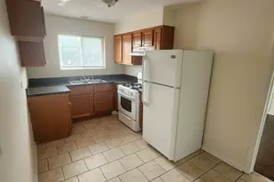 7455 N Ridge Blvd, Chicago, IL 60645 - Photo 2