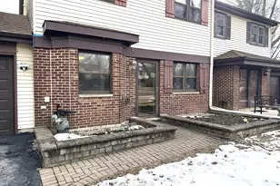 23W447 Greenbriar Dr, Naperville, IL 60540 - Photo 2