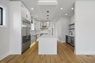 2457 W Byron St, Chicago, IL 60618 - Photo 8