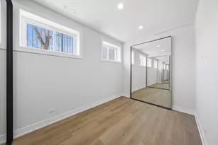 2457 W Byron St, Chicago, IL 60618 - Photo 26