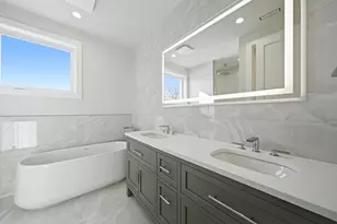 2457 W Byron St, Chicago, IL 60618 - Photo 16