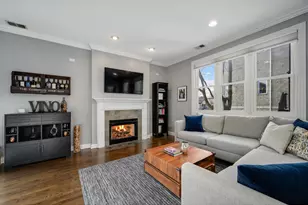 1617 W Barry Ave, Chicago, IL 60657 - Photo 10