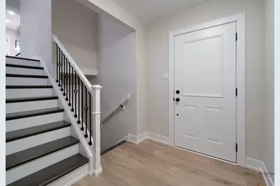 214 W Hintz Road, Arlington Heights, IL 60004 - Photo 2