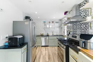 233 E Hawthorne Dr, Round Lake Beach, IL 60073 - Photo 8