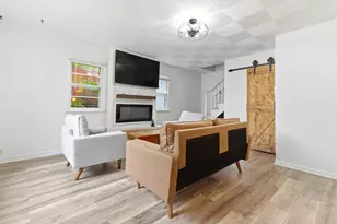 233 E Hawthorne Dr, Round Lake Beach, IL 60073 - Photo 4