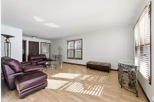 1749 Vermont Dr, Elk Grove Village, IL 60007 - Photo 8