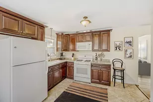 1630 Maple Ln, Elgin, IL 60123 - Photo 4