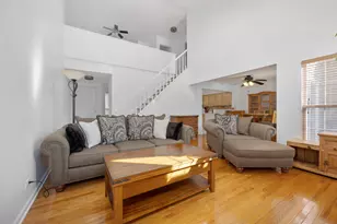 733 Clover Hill Ct, Elk Grove Village, IL 60007 - Photo 4