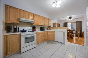 733 Clover Hill Ct, Elk Grove Village, IL 60007 - Photo 8