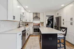 7800 Dorchester Ln, Darien, IL 60561 - Photo 2