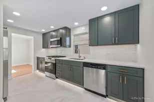 136 Walnut Ct, Mundelein, IL 60060 - Photo 4