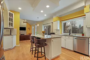 1121 Williamsburg Cir, Grayslake, IL 60030 - Photo 12