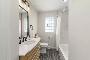 956 S Cadwell Ave, Elmhurst, IL 60126 - Photo 8