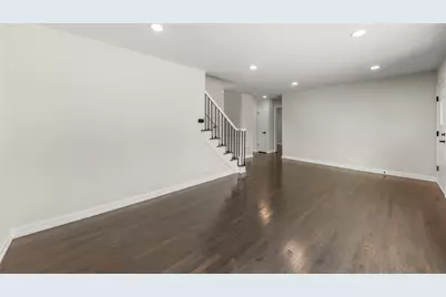 956 S Cadwell Avenue, Elmhurst, IL 60126 - Photo 4