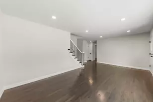 956 S Cadwell Ave, Elmhurst, IL 60126 - Photo 4