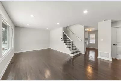 956 S Cadwell Avenue, Elmhurst, IL 60126 - Photo 2