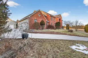 8306 E Crockett Rd, Roscoe, IL 61073 - Photo 4