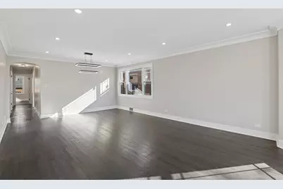 5547 N California Avenue, Chicago, IL 60625 - Photo 2