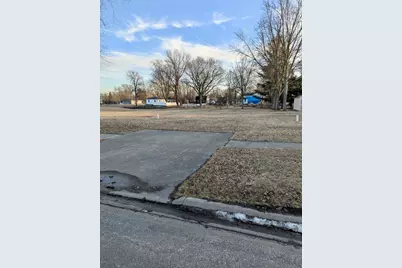 109 E Sheridan Street, Watseka, IL 60970 - Photo 2