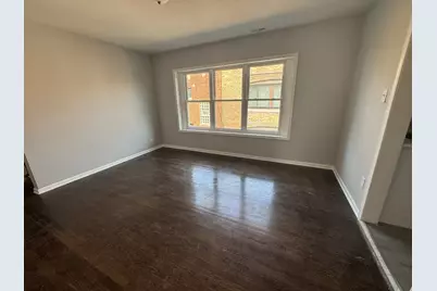 7847 S Bennett Avenue, Chicago, IL 60649 - Photo 6