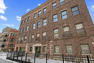 559 W Roscoe St, Chicago, IL 60657 - Photo 2