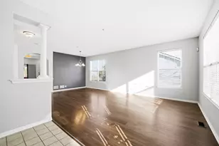 2140 Colchester Ave, Hoffman Estates, IL 60192 - Photo 8