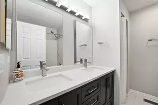 2140 Colchester Ave, Hoffman Estates, IL 60192 - Photo 40