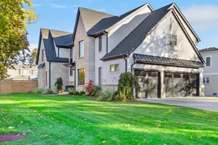 476 W Vallette St, Elmhurst, IL 60126 - Photo 2