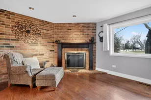 1414 N Bridgeport Dr, Mount Prospect, IL 60056 - Photo 16