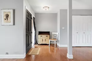 1414 N Bridgeport Dr, Mount Prospect, IL 60056 - Photo 2