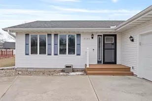 3125 Castlebury Pl, Galesburg, IL 61401 - Photo 4