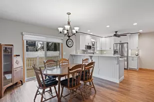 3125 Castlebury Pl, Galesburg, IL 61401 - Photo 14