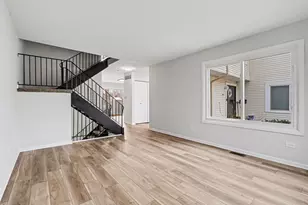 1971 Loomes Ave, Downers Grove, IL 60516 - Photo 2