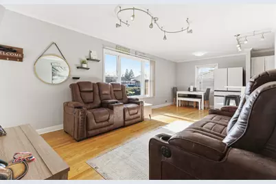 204 Woodlawn Drive, Mundelein, IL 60060 - Photo 2