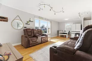 204 Woodlawn Dr, Mundelein, IL 60060 - Photo 2