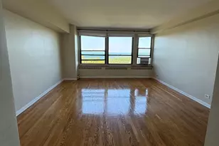 4180 N Marine Dr, Chicago, IL 60613 - Photo 2