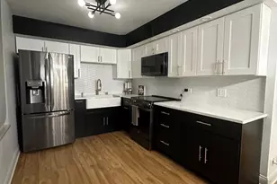 201 E Chestnut St, Chicago, IL 60611 - Photo 6
