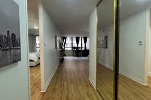 201 E Chestnut St, Chicago, IL 60611 - Photo 2
