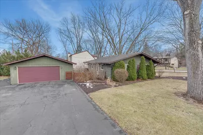 411 E Oak Street, Lake in the Hills, IL 60156 - Photo 2