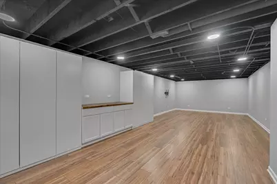 411 E Oak Street, Lake in the Hills, IL 60156 - Photo 8