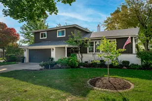 522 E Park Manor Ct, Elmhurst, IL 60126 - Photo 2