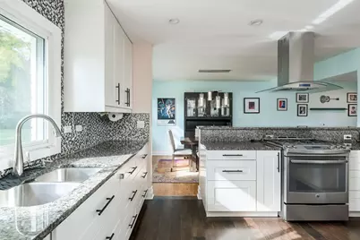 522 E Park Manor Court, Elmhurst, IL 60126 - Photo 10