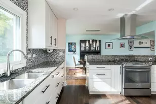 522 E Park Manor Ct, Elmhurst, IL 60126 - Photo 10