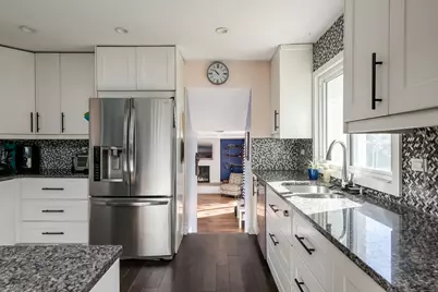 522 E Park Manor Court, Elmhurst, IL 60126 - Photo 8