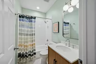 1043 W Newport Ave, Chicago, IL 60657 - Photo 20